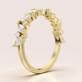 ring-mit-moissaniten-1ct-marquis-und-brillantschliff-seite-gelbgold-celestia-hariets.jpg