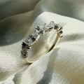 Ring mit Moissaniten 1ct Marquiseschliff und Brillantschliff – Celestia 14k Gold