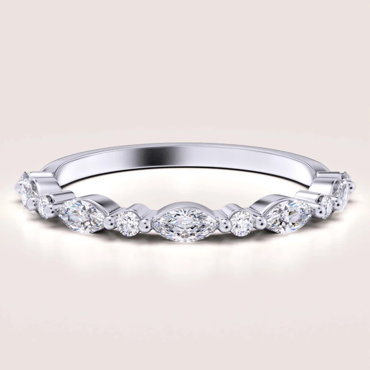 ring-mit-moissaniten-0-59ct-marquise-und-brillantschliff-weissgold-lucy-hariets.jpg