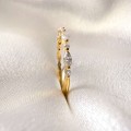 ring-mit-moissaniten-0-59ct-marquise-und-brillantschliff-nahaufnahme-seite-gelbgold-lucy-hariets.JPG