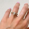 ring-mit-moissaniten-0-59ct-marquise-und-brillantschliff-am-finger-gesamtes-set-inspiration-gelbgold-lucy-hariets.JPG