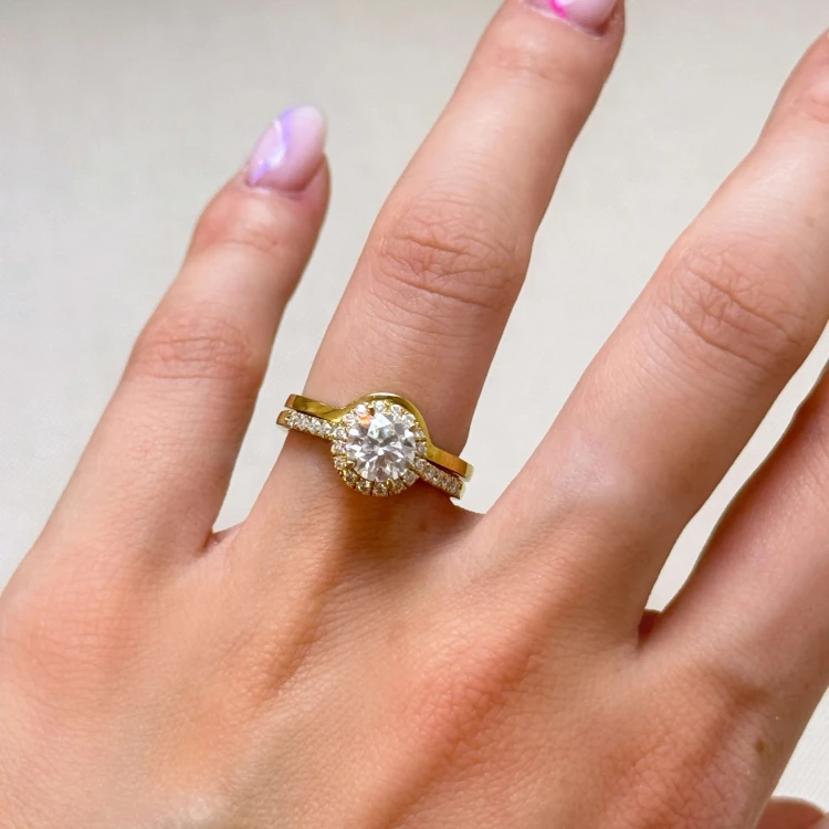 ring-curve-am-finger-set-gelbgold-aurea-hariets.JPG