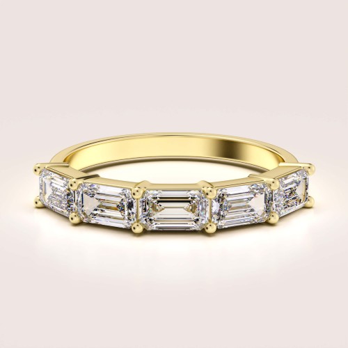 ring-mit-fuenf-moissaniten-2ct-smaragdschliff-gelbgold-esmera-hariets.jpg