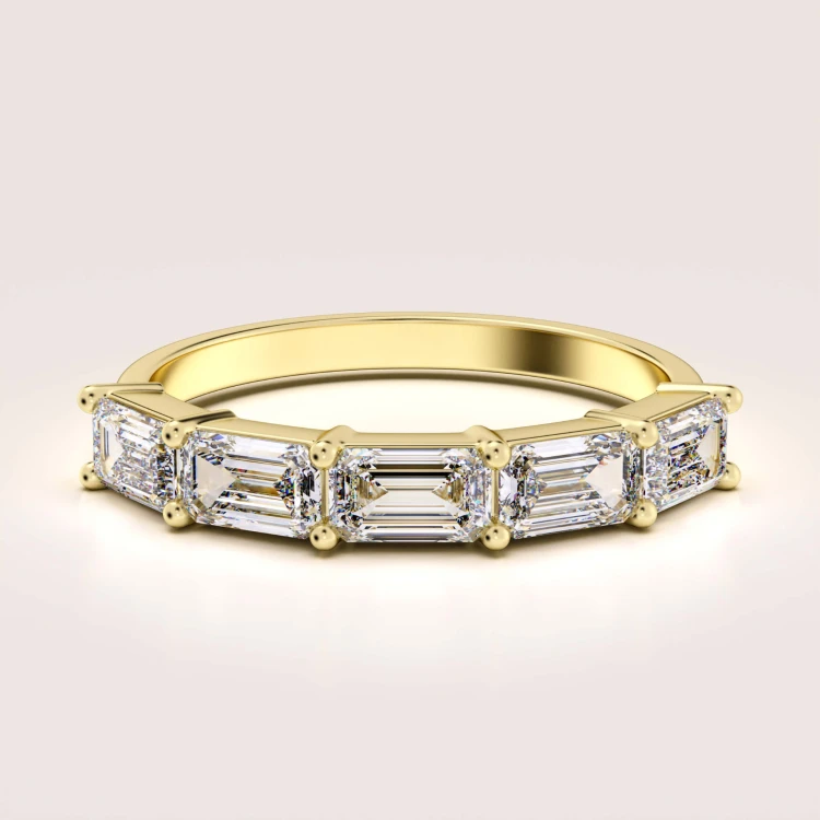 ring-mit-fuenf-moissaniten-2ct-smaragdschliff-gelbgold-esmera-hariets.jpg