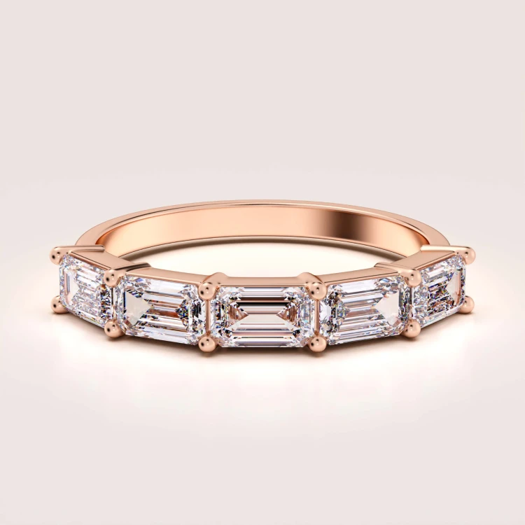 ring-mit-fuenf-moissaniten-2ct-smaragdschliff-roségold-esmera-hariets.jpg