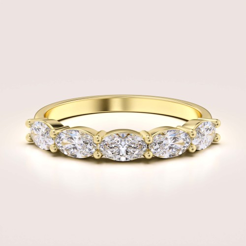 ring-mit-fuenf-moissaniten-1-5ct-oval-schliff-gelbgold-ovalia-hariets.jpg
