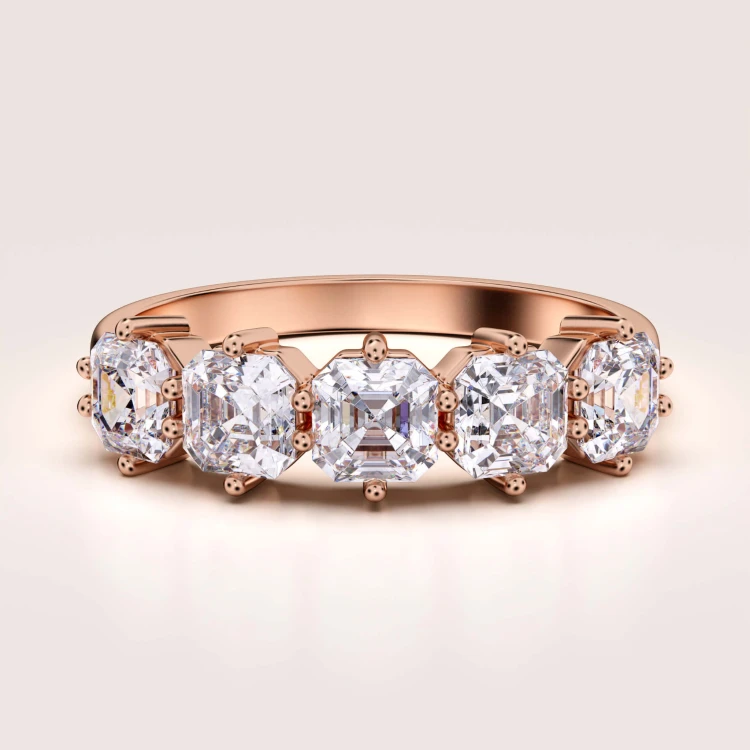 ring-mit-fuenf-moissaniten-asscherschliff-roségold-lidia-hariets.jpg