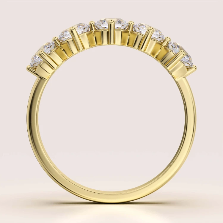 ring-mit-fuenf-moissaniten-asscherschliff-front-gelbgold-lidia-hariets.jpg