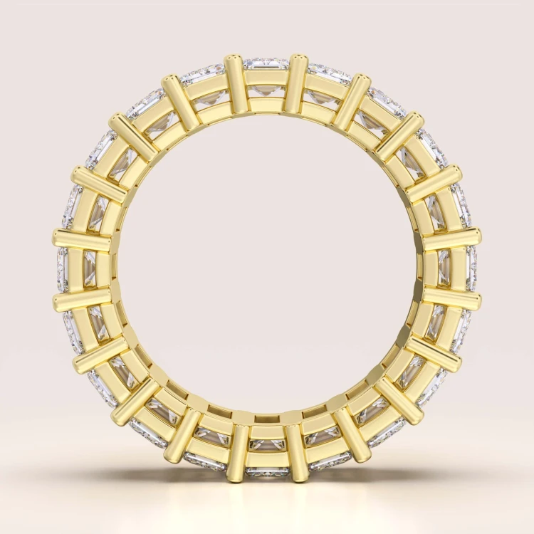 ehering-eternity-mit-moissaniten-smaragdschliff-front-gelbgold-hariets.jpg