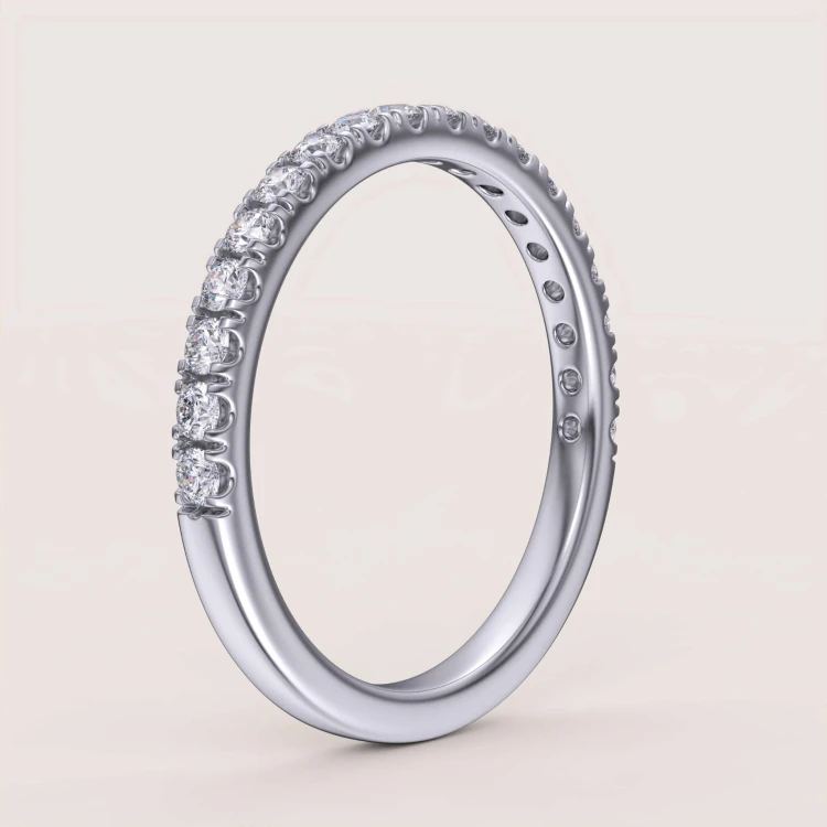 trauring-mit-moissanit-0-27ct-brillantschliff-seite-silber-harmony-hariets.jpg