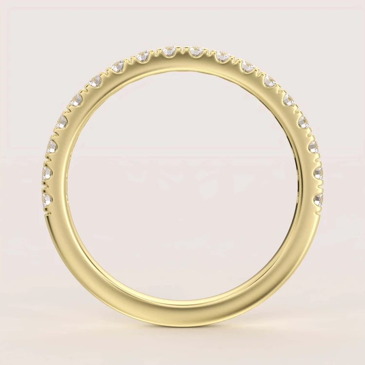 trauring-mit-moissanit-0-27ct-brillantschliff-front-gelbgold-harmony-hariets.jpg