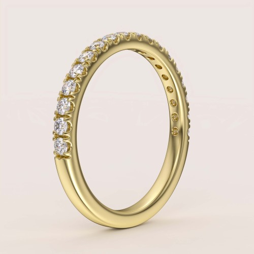 trauring-mit-moissanit-0-27ct-brillantschliff-seite-gelbgold-harmony-hariets.jpg