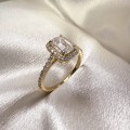 Verlobungsring-Halo-Stardust-labordiamant-1ct-Emerald-Schliff-Nahaufnahme-Seite-Gelbgold-HARIETS.JPG