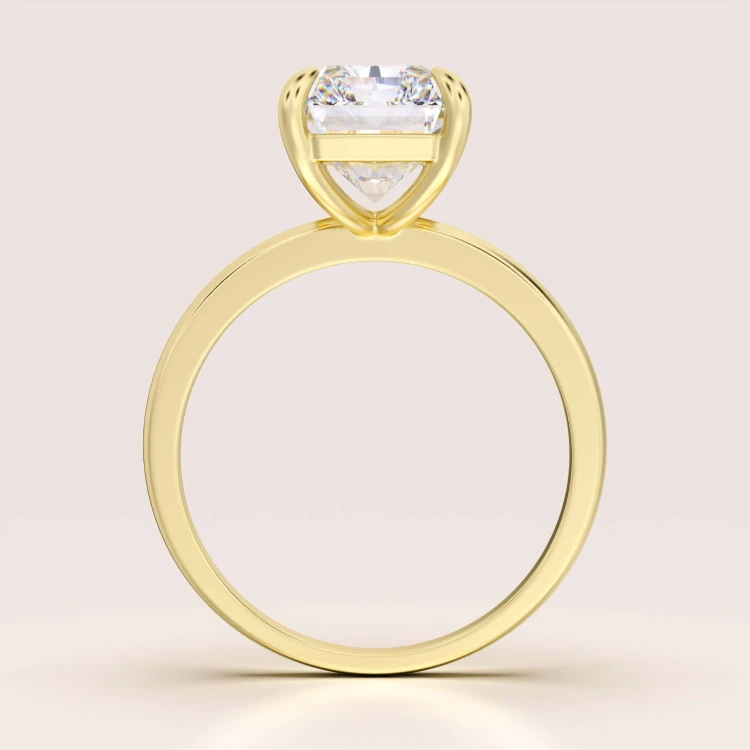 verlobungsring-royal-stones-moissanit-5ct-radiantschliff-front-gelbgold-avalon-hariets.jpg