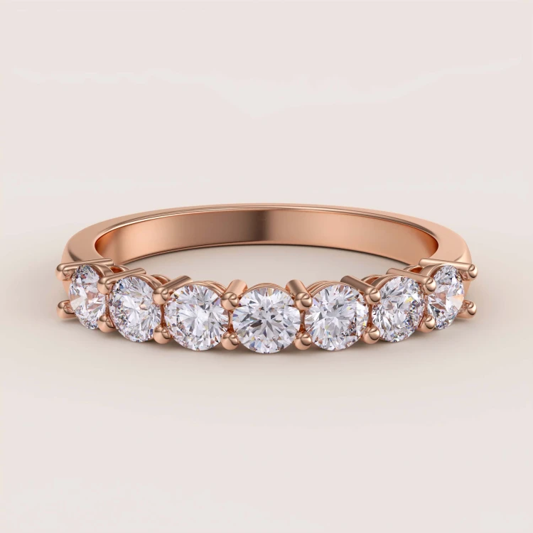 ring-mit-sieben-moissaniten-0-7ct-brillantschliff-roségold-bangle-hariets.jpg
