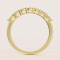 ring-mit-sieben-moissaniten-0-7ct-brillantschliff-front-gelbgold-bangle-hariets.jpg
