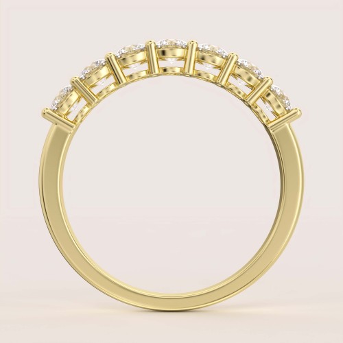 ring-mit-sieben-moissaniten-0-7ct-brillantschliff-front-gelbgold-bangle-hariets.jpg