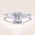 Verlobungsring-Bezel-Labordiamant-1ct-Smaragdschliff-Weißgold-Stellar-Hariets.jpg