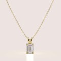 goldene-halskette-mit-moissanit-smaragdschliff-gelbgold-mellow-hariets.jpg