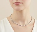 tennis-collier-mit-3mm-moissaniten-3-krappen-silber-am-modell-hariets.jpg