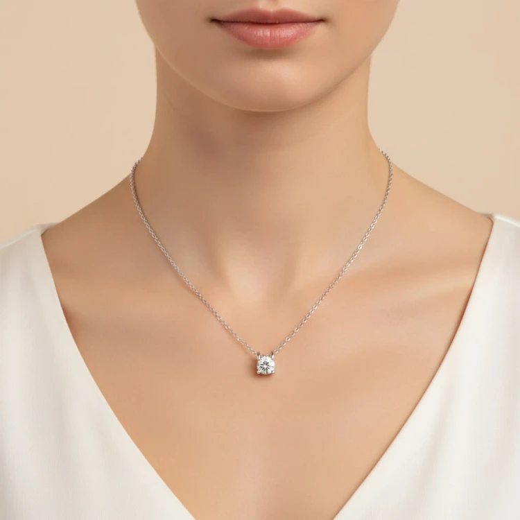 kette-mit-1ct-moissanit-gold-lumina-am-modell-hariets.jpg
