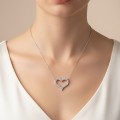 herzförmige-kette-mit-moissaniten-silber-am-hals-love-hariets.jpg
