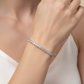 bangle-armband-mit-4mm-moissaniten-silber-am-arm-hariets.jpg