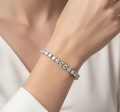 tennis-armband-mit-5mm-moissaniten-silber-am-modell-hariets.jpg
