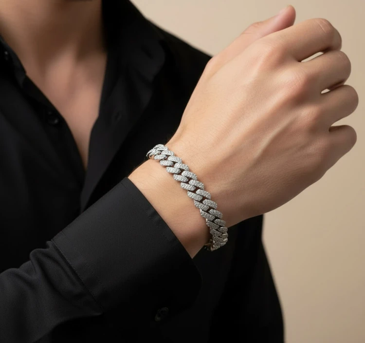 kubanisches-armband-mit-moissaniten-8mm-breit-silber-am-modell-hariets.jpg