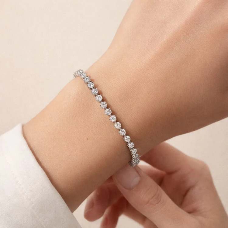 tennis-armband-mit-3mm-moissaniten-3claw-925er-silber-am-model-hariets.jpg