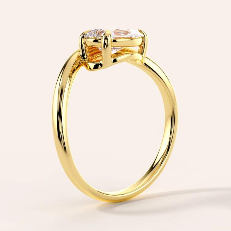 verlobungsring-moissanit-1_5ct-tropfenschliff-gelbgold-seite-icon-hariets.jpg