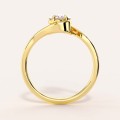 moissanit-ring-1_5ct-tropfenschliff-geschwungene-schiene-front-gelbgold-muse-hariets.jpg