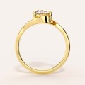 moissanit-ring-2ct-ovalschliff-geschwungene-schiene-gelbgold-muse-hariets.jpg