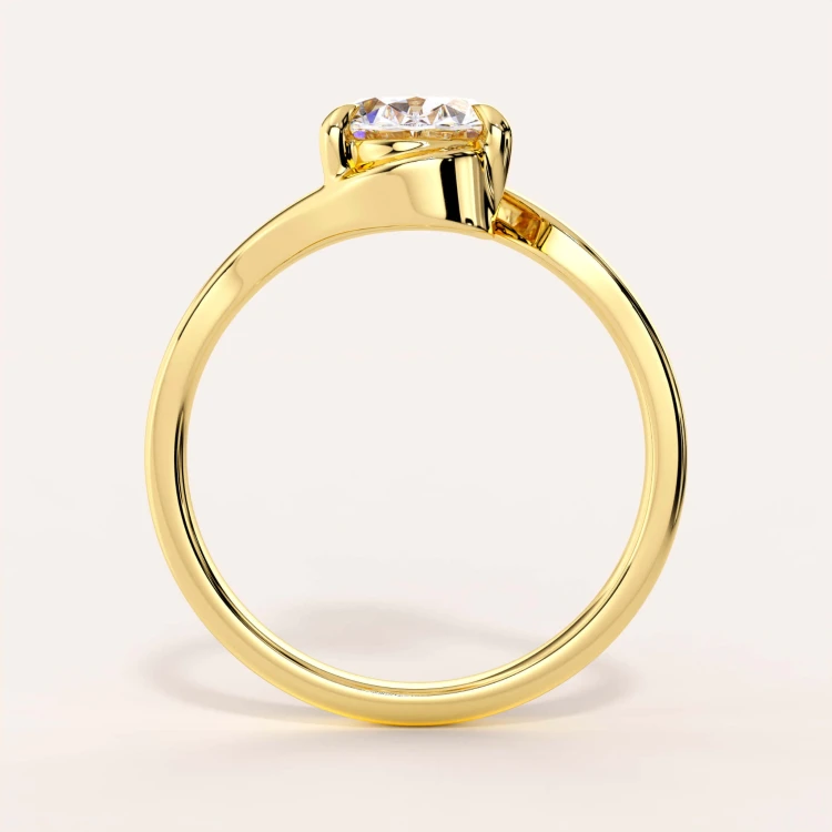 moissanit-ring-2ct-ovalschliff-geschwungene-schiene-gelbgold-muse-hariets.jpg
