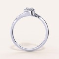 moissanit-ring-1_5ct-tropfenschliff-geschwungene-schiene-front-silber-muse-hariets.jpg