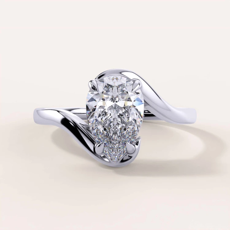 moissanit-ring-1_5ct-tropfenschliff-geschwungene-schiene-silber-muse-hariets.jpg