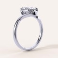 moissanit-ring-2ct-ovalschliff-geschwungene-schiene-seite-silber-muse-hariets.jpg