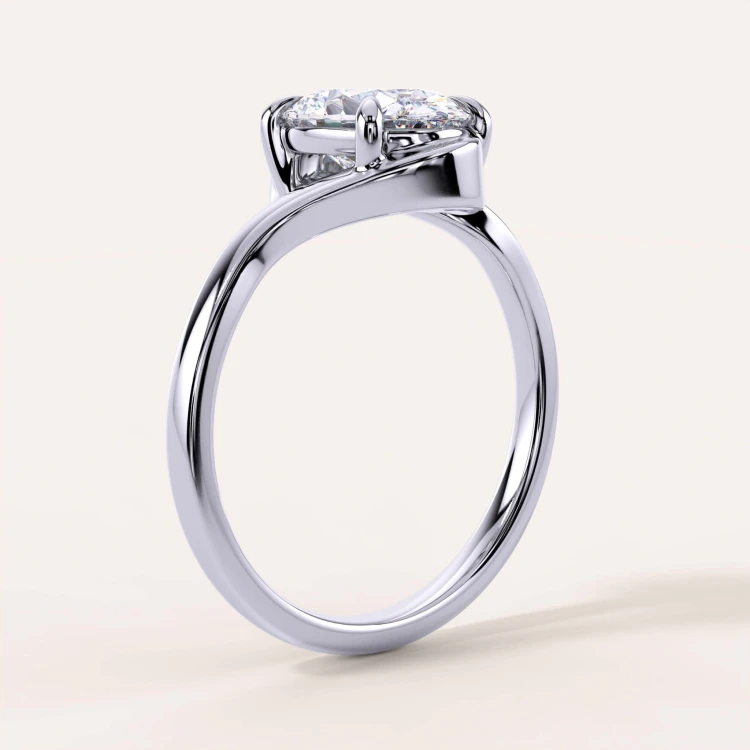 moissanit-ring-2ct-ovalschliff-geschwungene-schiene-seite-silber-muse-hariets.jpg
