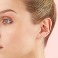 ohrringe-ohrstecker-mit-labor-diamanten-1ct-emerald-schlif-am-ohr-gelbgold-eden-hariets.jpg
