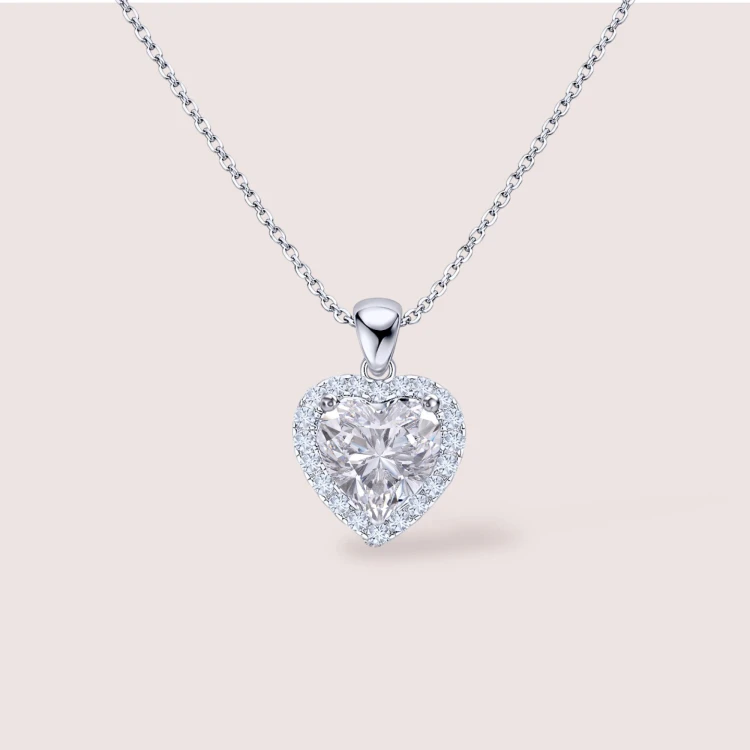 halskette-halo-mit-moissanit-im-herzschliff-2ct-silber-hariets.jpg