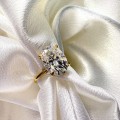 verlobungsring-royal-stones-labordiamant -5ct-ovalschliff-nahaufnahme-gelbgold-bella-hariets.jpg