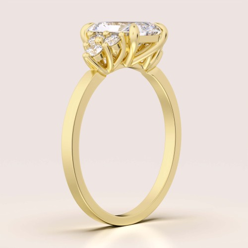 verlobungsring-trinity-labordiamant -1ct-radiantschliff-seitenansicht-gelbgold-legacy-hariets.jpg