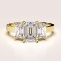 verlobungsring-trinity-labordiamant-3ct-smaragdschliff-gelbgold-envy-hariets.jpg