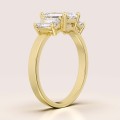 verlobungsring-trinity-labordiamant-3ct-smaragdschliff-seite gelbgold-envy-hariets.jpg