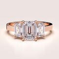 verlobungsring-trinity-labordiamant-3ct-smaragdschliff-roségold-envy-hariets.jpg