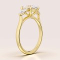 verlobungsring-trinity-seraphina-labordiamant-2ct-zentraler-stein-ovalschliff-seite-gelbgold-hariets.jpg