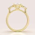 verlobungsring-trinity-seraphina-labordiamant-2ct-zentraler-stein-ovalschliff-front-gelbgold-hariets.jpg