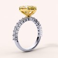 ring-mit-gelbem-diamanten-birnenschliff-gold-julie-hariets-seite.jpg