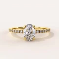 verlobungsring-halo-moissanit-1ct-ovalschiff-gelbgold-venice-hariets.jpg