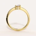 verlobungsring-halo-moissanit-1ct-ovalschliff-front-gelbgold-venice-hariets.jpg